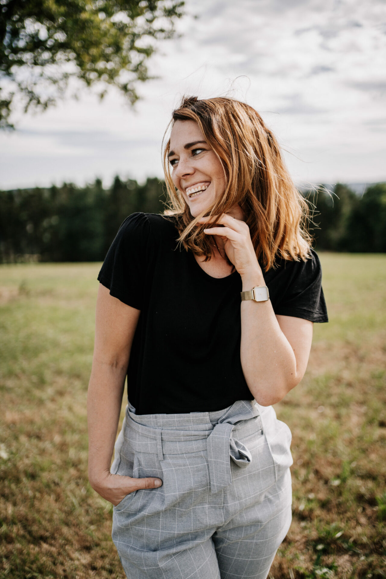 Das bin ich. Hochzeitsfotografin und Papeterie Designerin aus der Eifel. Das bin ich. Hochzeitsfotografin und Papeterie Designerin aus der Eifel.
